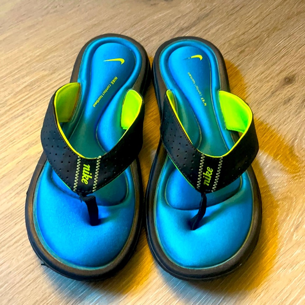 Nike flip flops